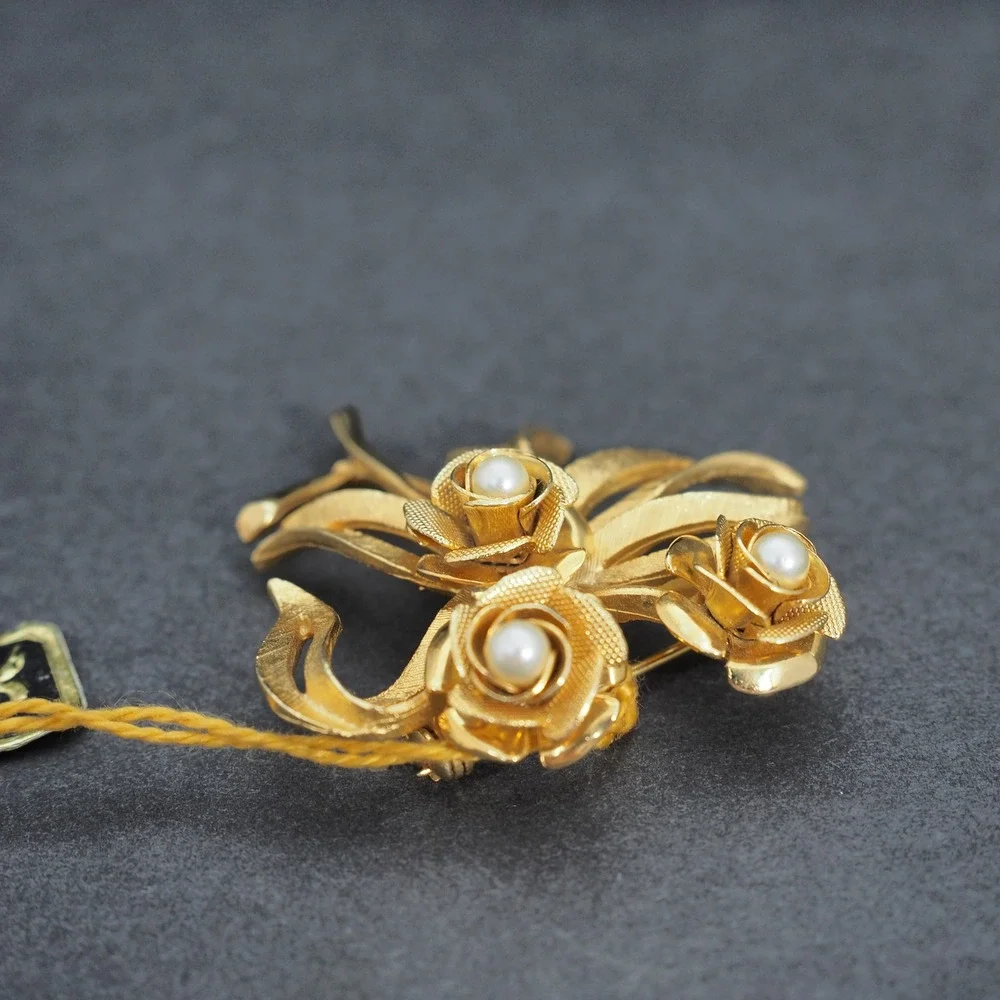 Coro Rose Brooch Pin Gold Tone Pearl Flower Bouquet Ribbon Bow Textured Vintage